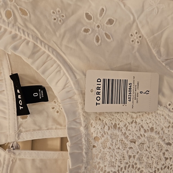 Torrid White Peplum Eyelet Ruffle Sleeve top 0/L/12 - Picture 4 of 7